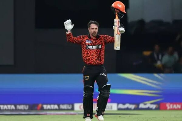 Sunrisers Hyderabad dominate Royal Challengers Bengaluru